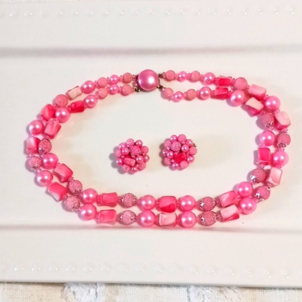 VTG Early 1960's Hong Kong  Pink Scalloped Earrings and Necklace 💝🩷💞